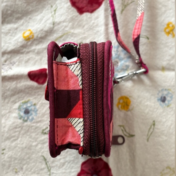 Geometric Patterned Women's Wristlet - Picture 4 of 16